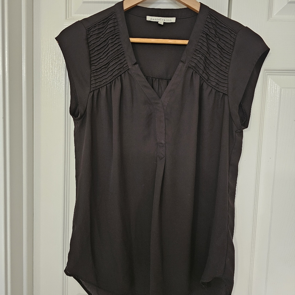 Daniel Rainn black top